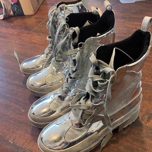 Silver metallic boots - Picture 2 of 3